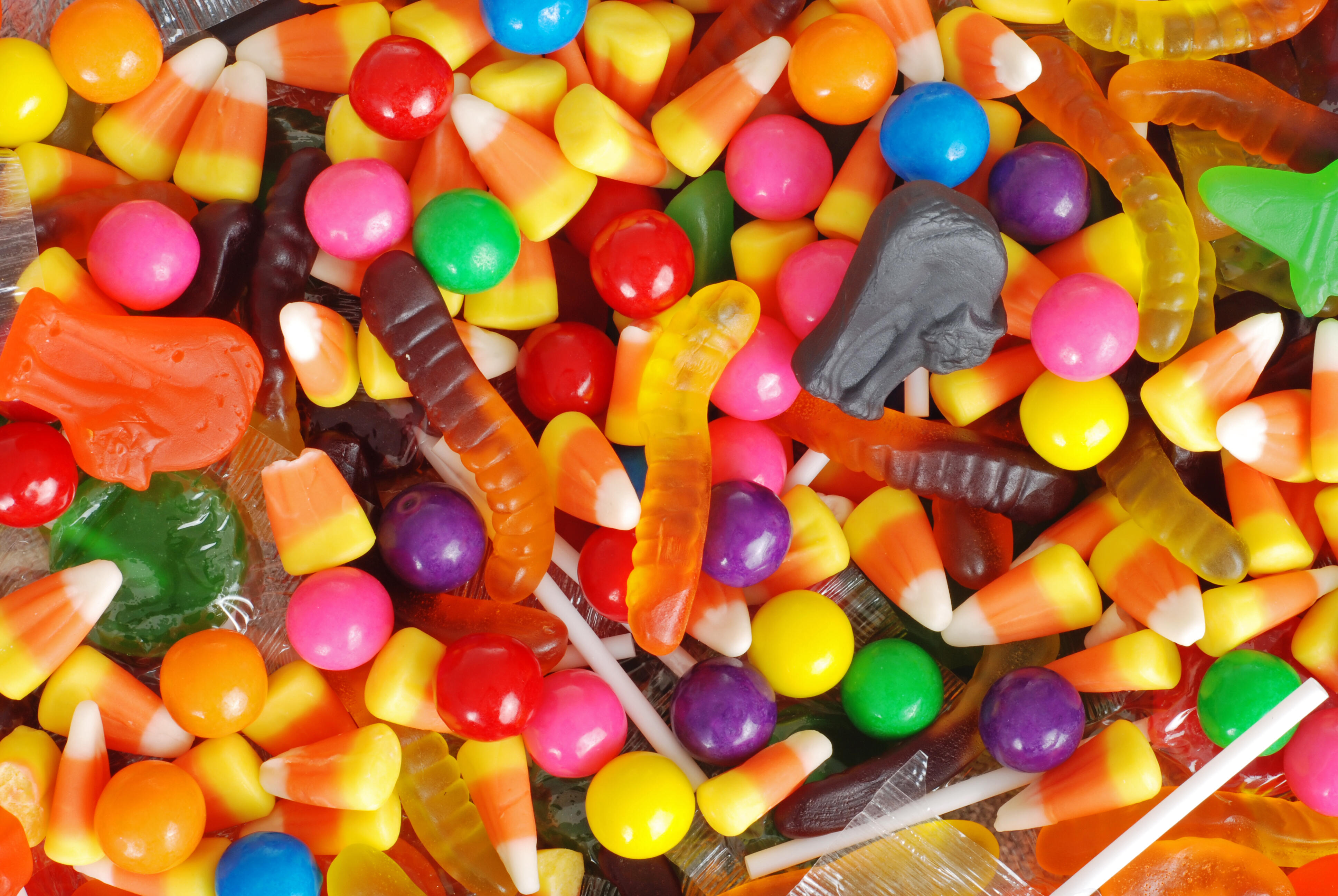 What's The Best Halloween Candy You Need To Steal From Your Kids | 97.5 ...