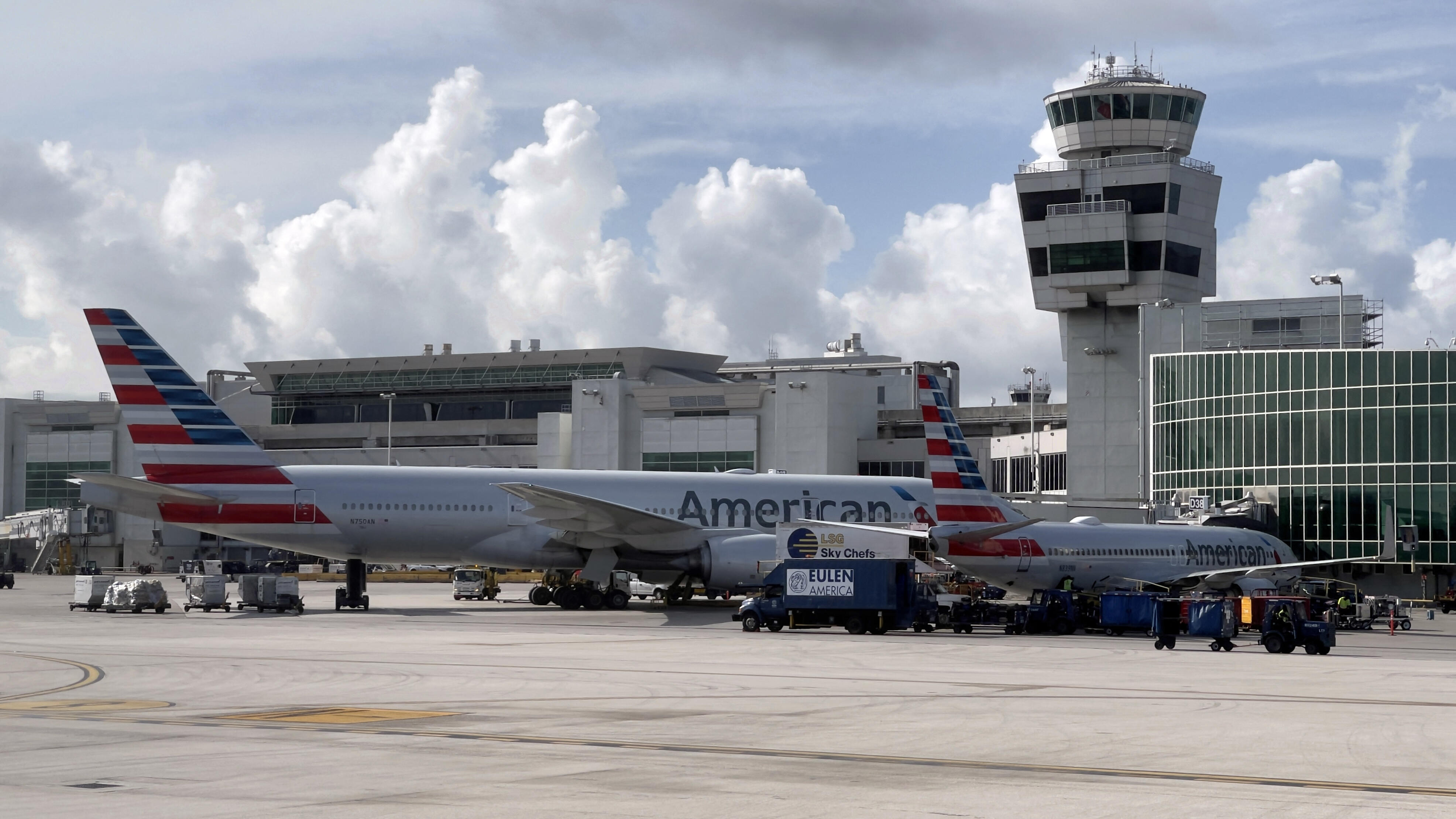 WATCH: Passenger Opens Emergency Door, Climbs On Wing Of Airplane In ...