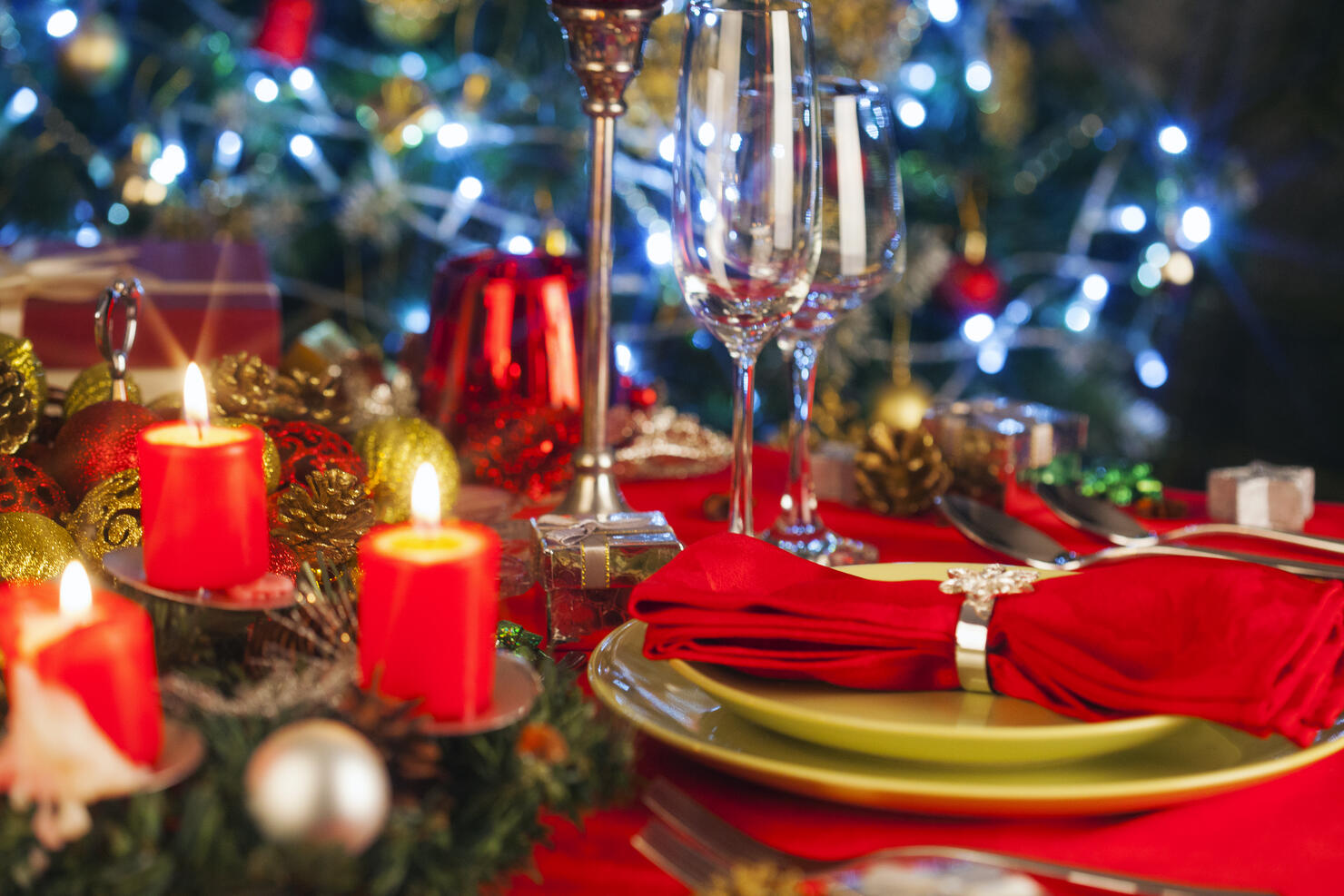 Elegant Christmas table setting