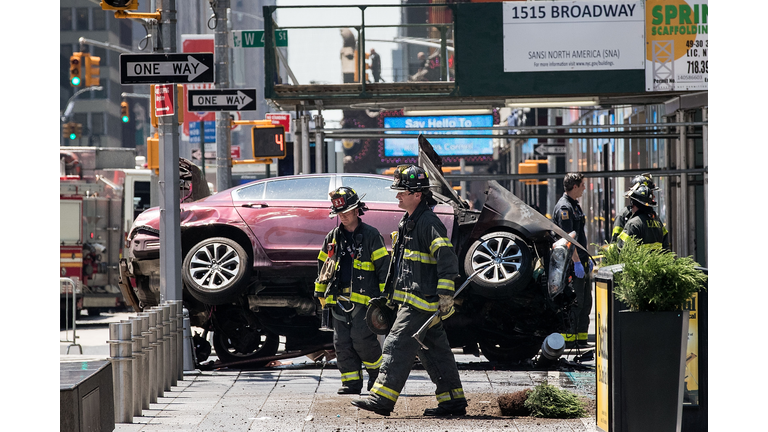 Car Crashes Into Pedestrians In Times Square