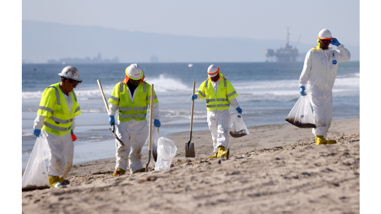 Major Oil Spill Fouls Southern California Beaches