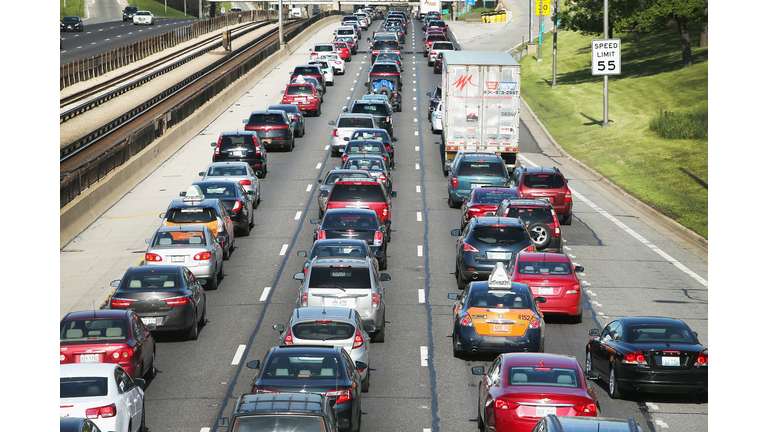 U.S. Skies and Roads Busy Ahead Of Memorial Day Weekend