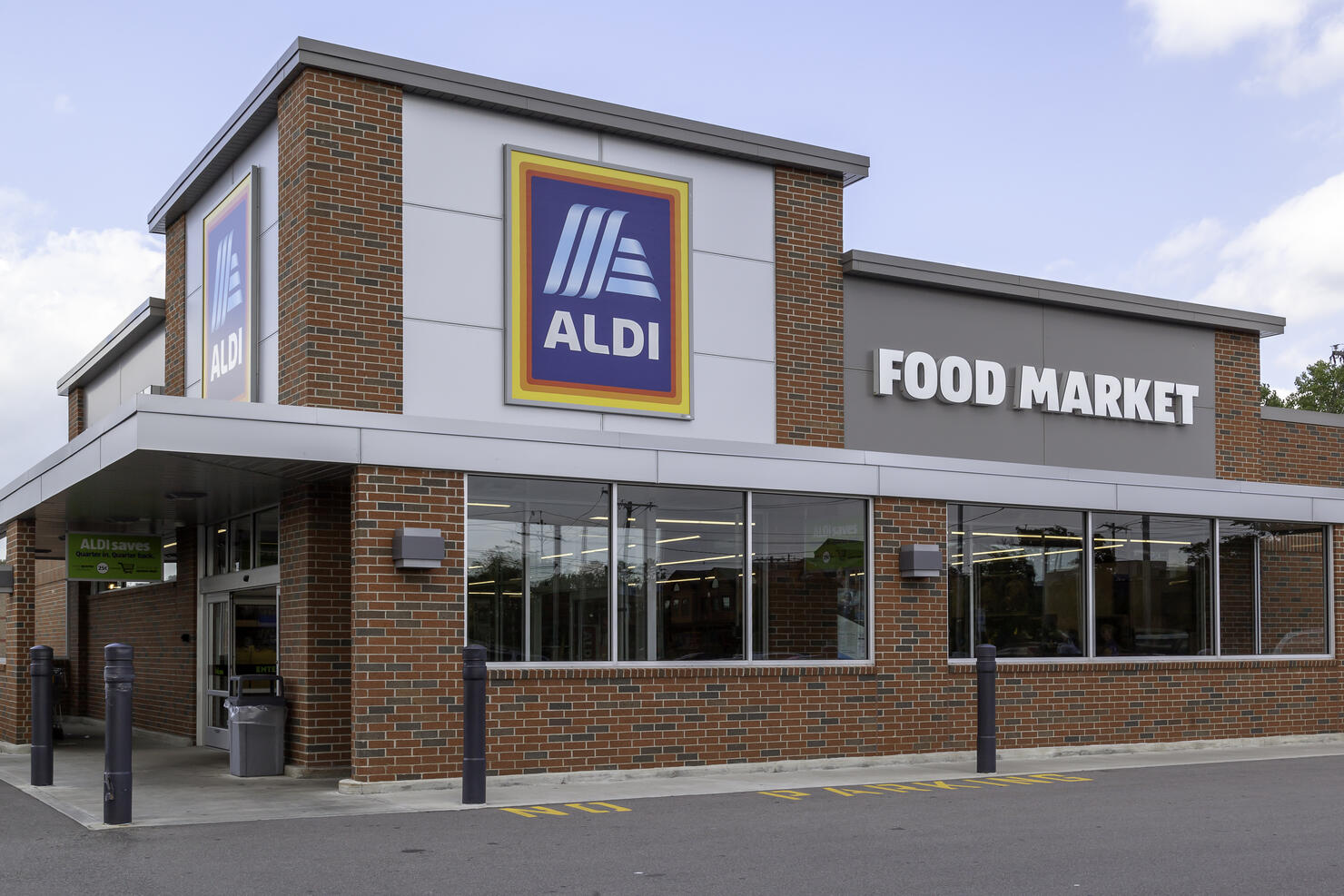 Aldi food market in Buffalo, New York, USA.
