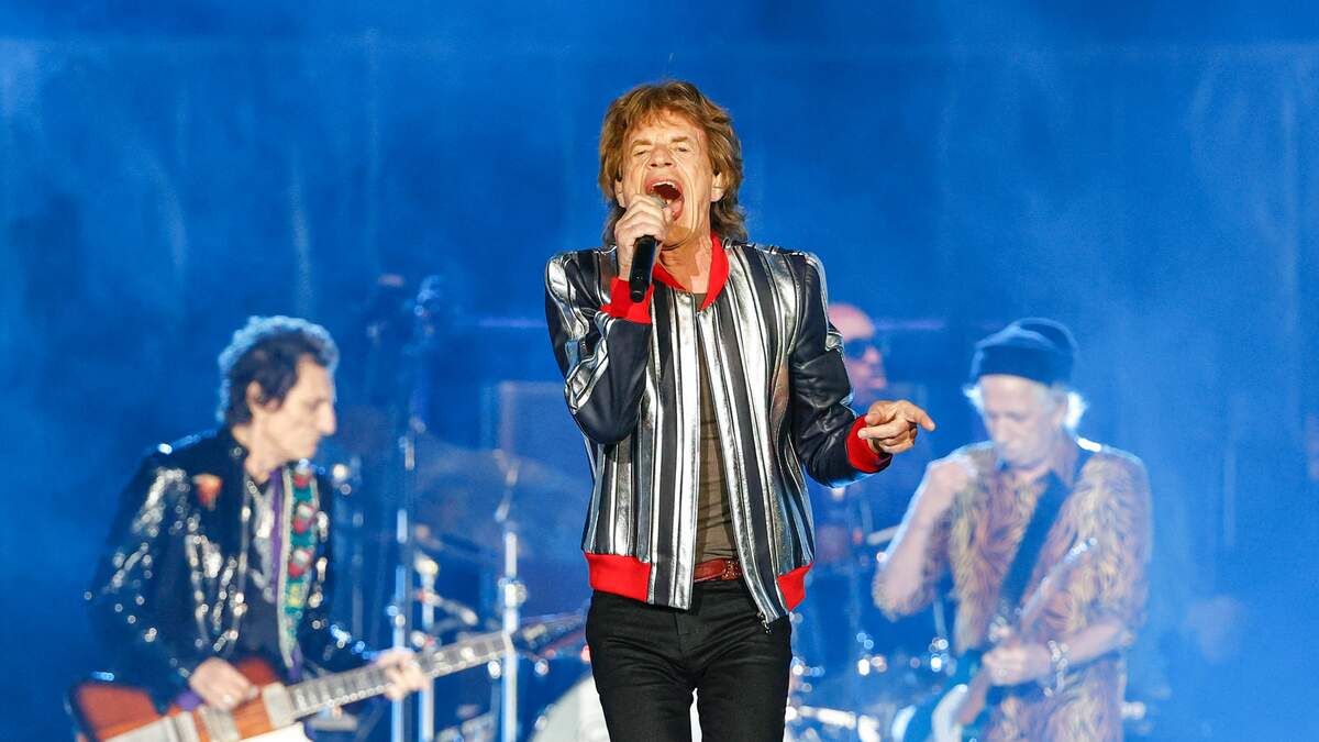 Paul McCartney brands The Rolling Stones a “blues cover band”