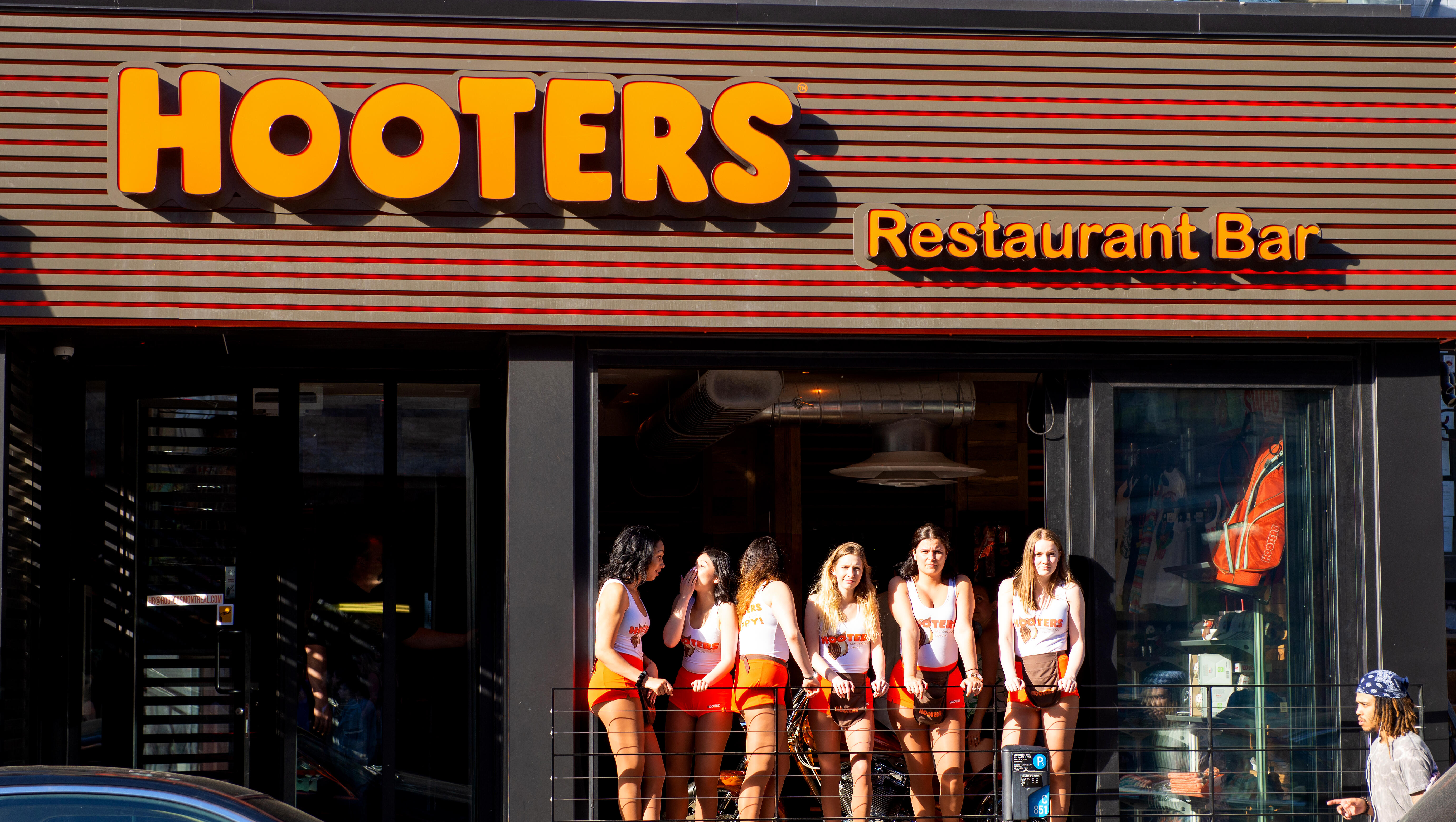 Hooters Closes Dozens of Locations