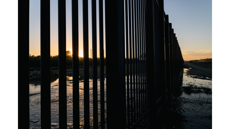 Large Migration Surge Crosses Rio Grande Into Texas