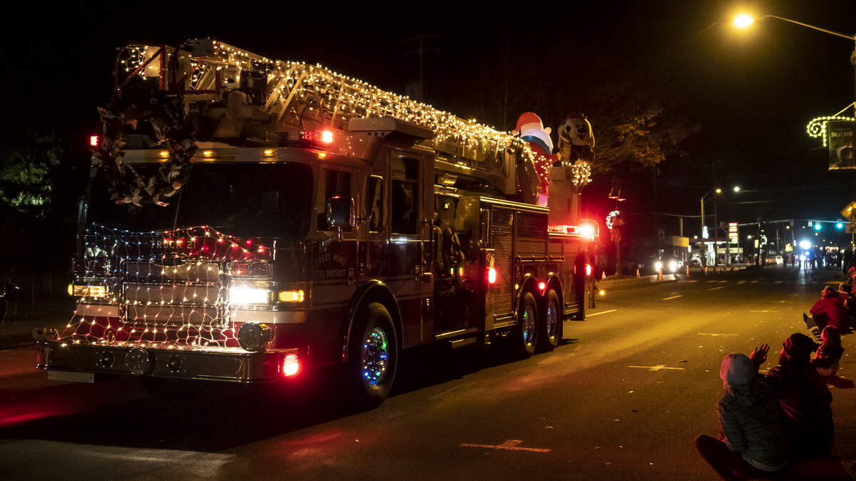 The Schenectady Christmas Parade Is Back This Year!! 98.3 WTRY