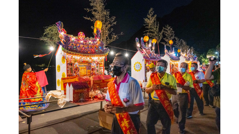 Taiwanese Celebrate Hungry Ghost Festival