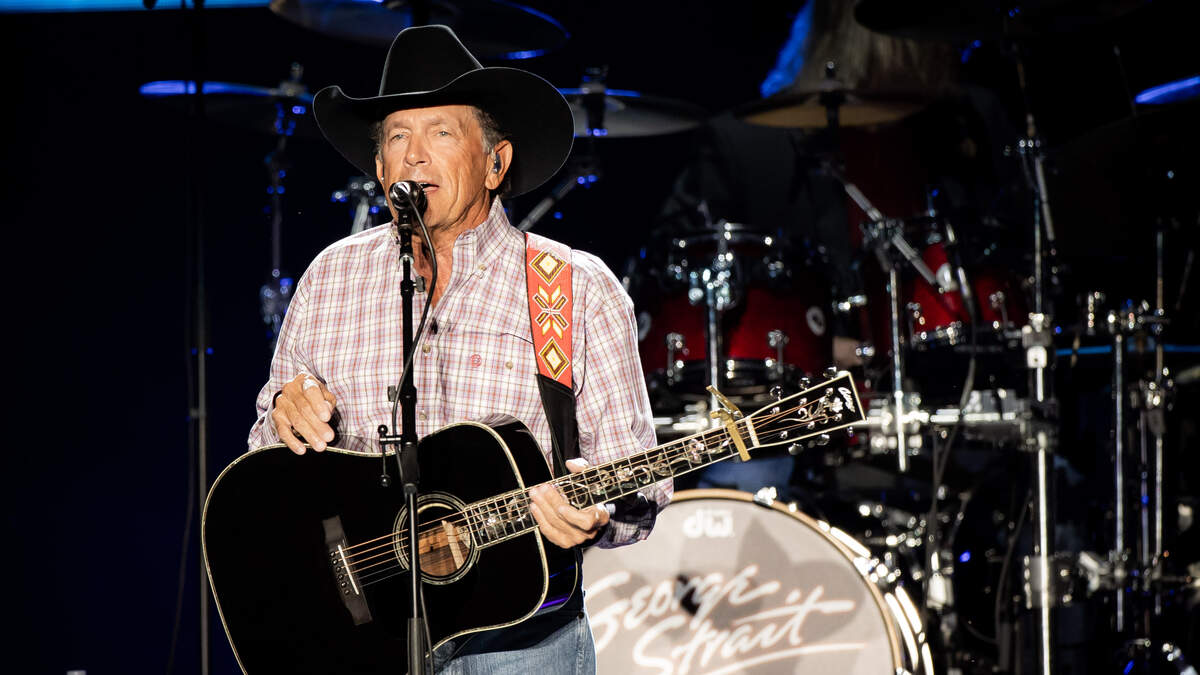 Watch: George Strait Drops Video For “the Weight Of The Badge” 