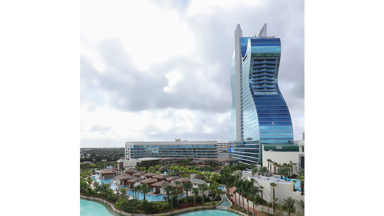 Guitar shape hotel in Florida