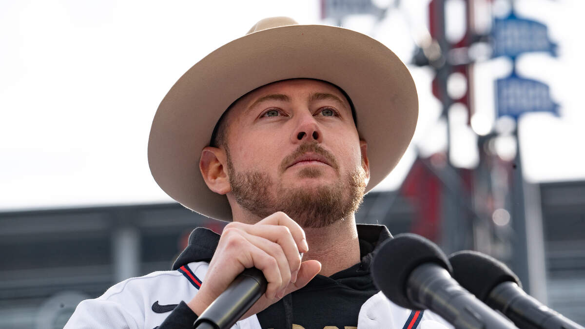 Video: Security guard at Braves parade got rough with pitcher Tyler Matzek