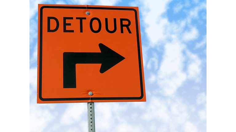 Detour traffic sign.