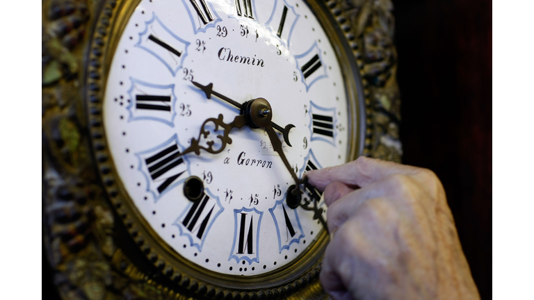 U.S. Sets Clocks Back As Daylight Saving Time Ends