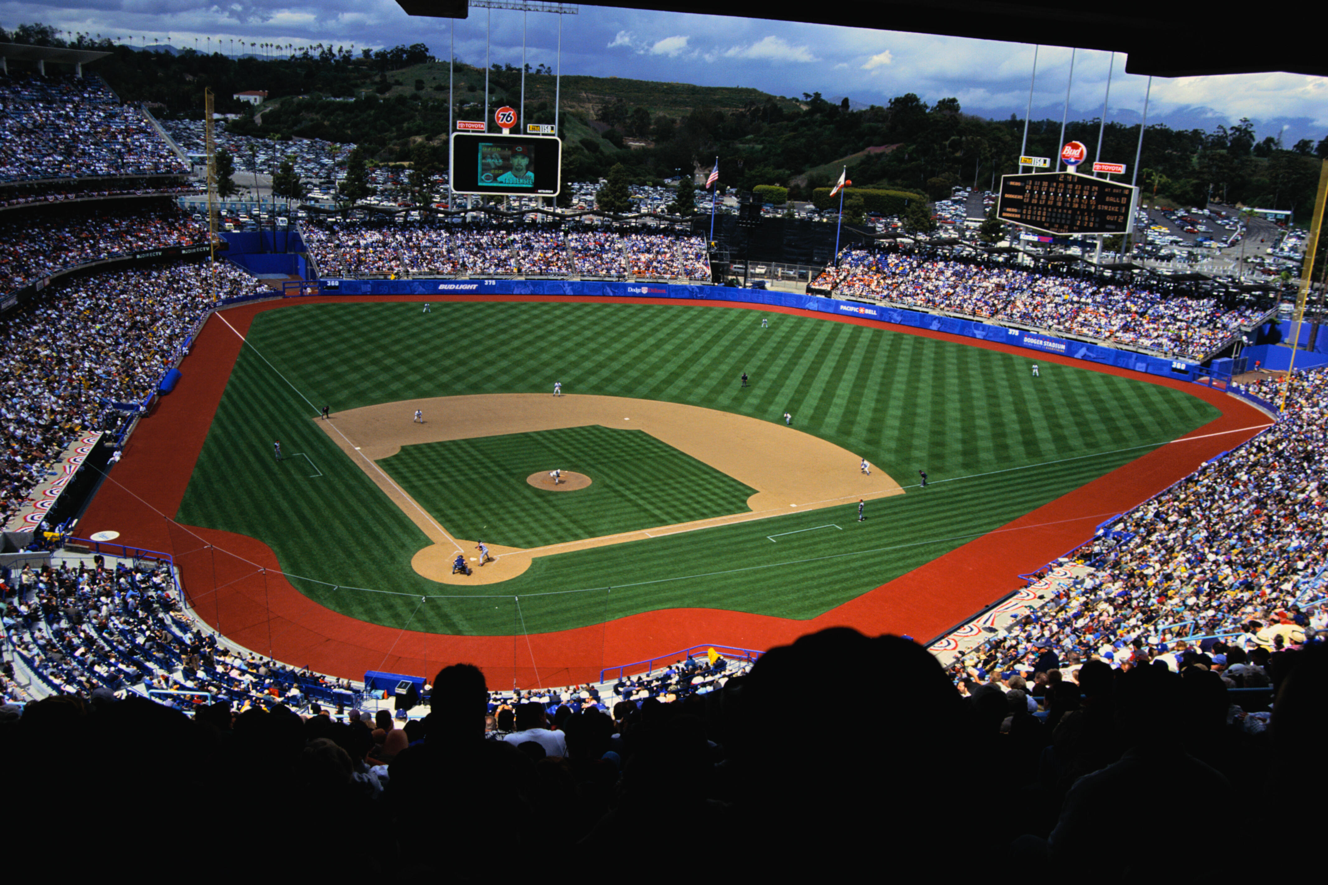 falling at dodger stadium｜TikTok Search