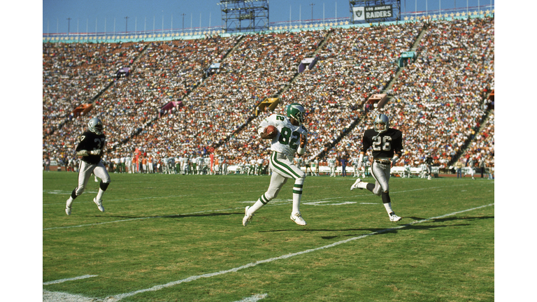 Mike Quick carries on open field