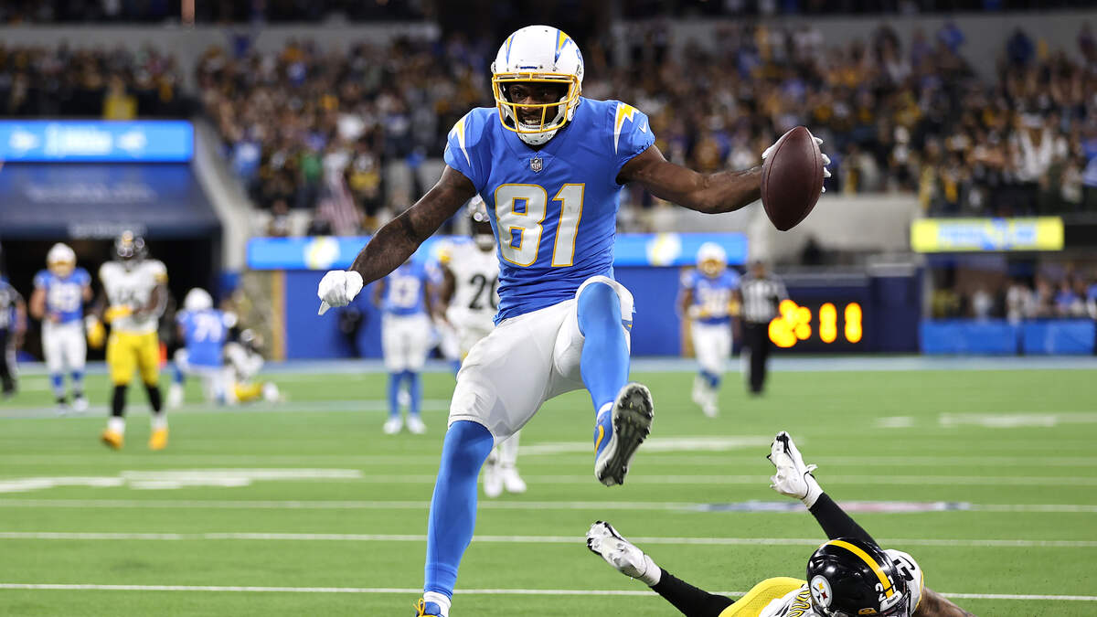 Late Touchdown Pass Gives Chargers 41-37 Victory Over Steelers