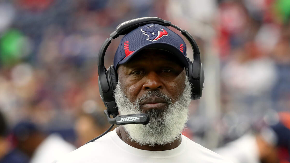 Texans defense forces 3 turnovers in Lovie Smith's 4-3 debut