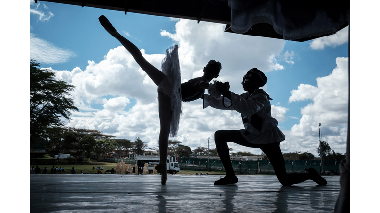 KENYA-ART-BALLET-CHRISTMAS-NUTCRACKER