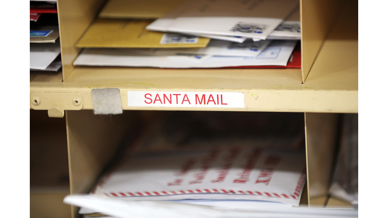 BRITAIN-CHRISTMAS-MAIL-FEATURE