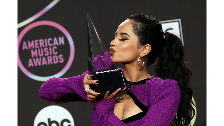 2021 American Music Awards - Press Roomhttps://ews.gettyimages.com/images/closebox.gif