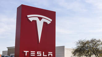 Tesla Robot Attacks Engineer At Texas Factory