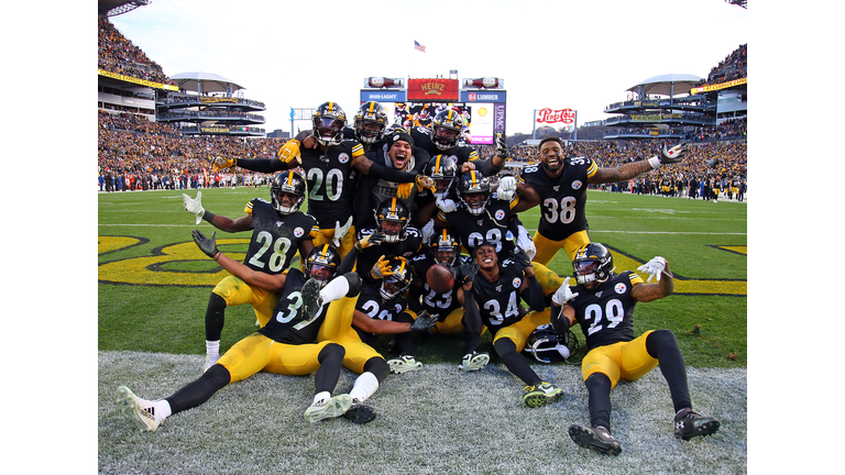 Cleveland Browns v Pittsburgh Steelers