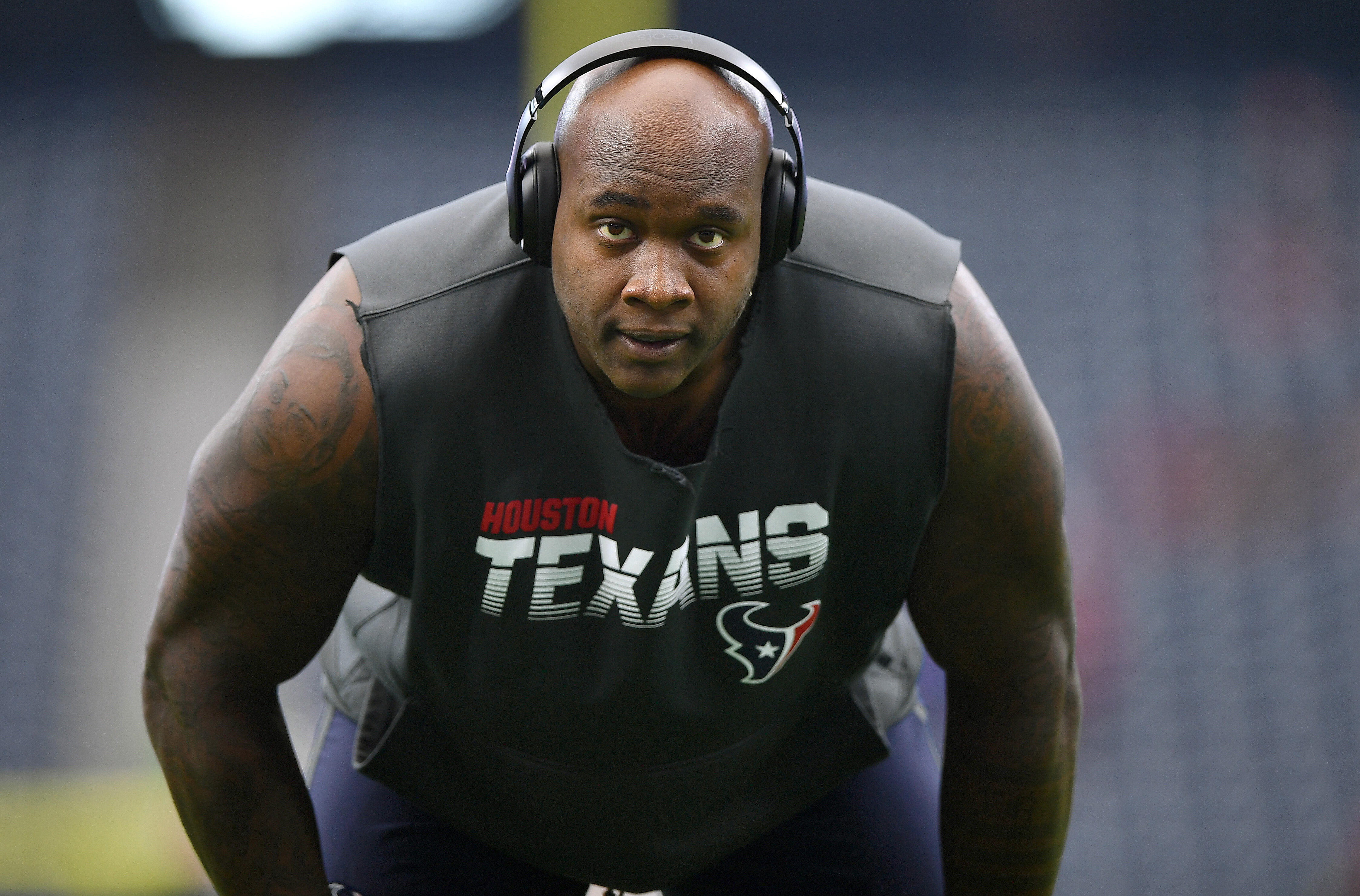 Texans' Laremy Tunsil surprises single mothers, children with meals, games,  gift bags and football tickets: 'I love giving back'