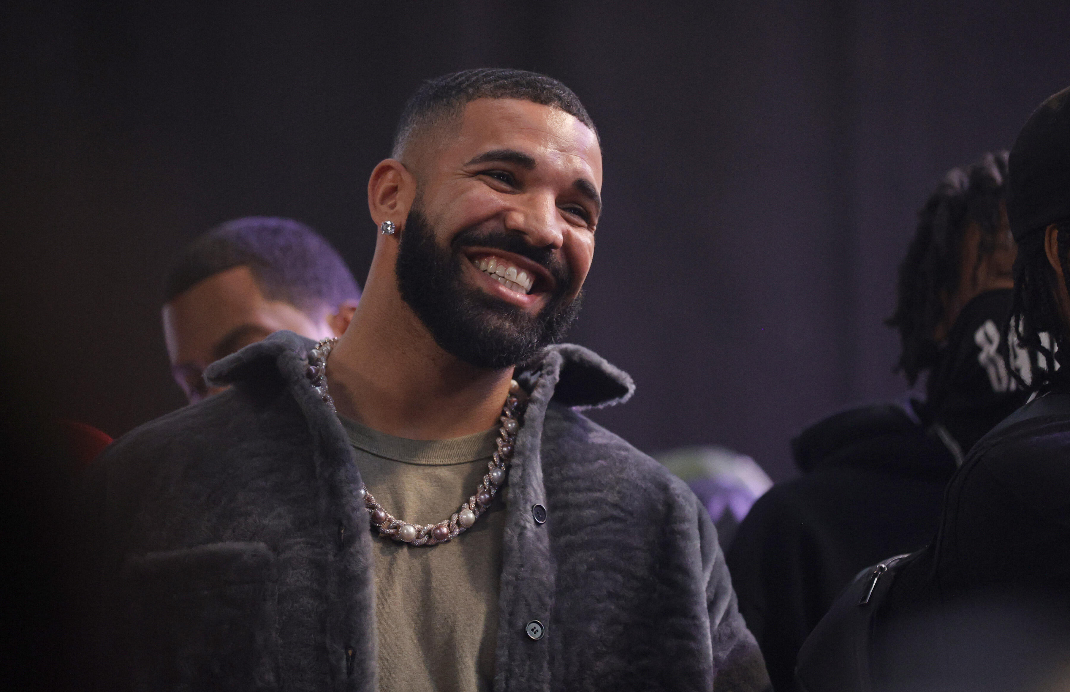 Drake Spotted Handing Out Stacks Of Cash To Toronto Residents On