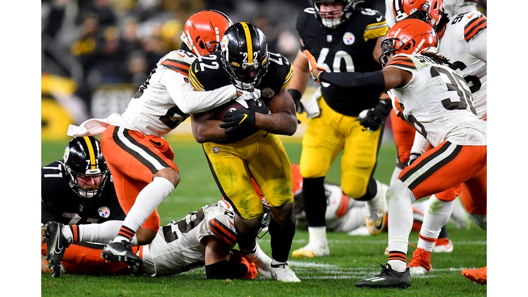 Cleveland Browns v Pittsburgh Steelers