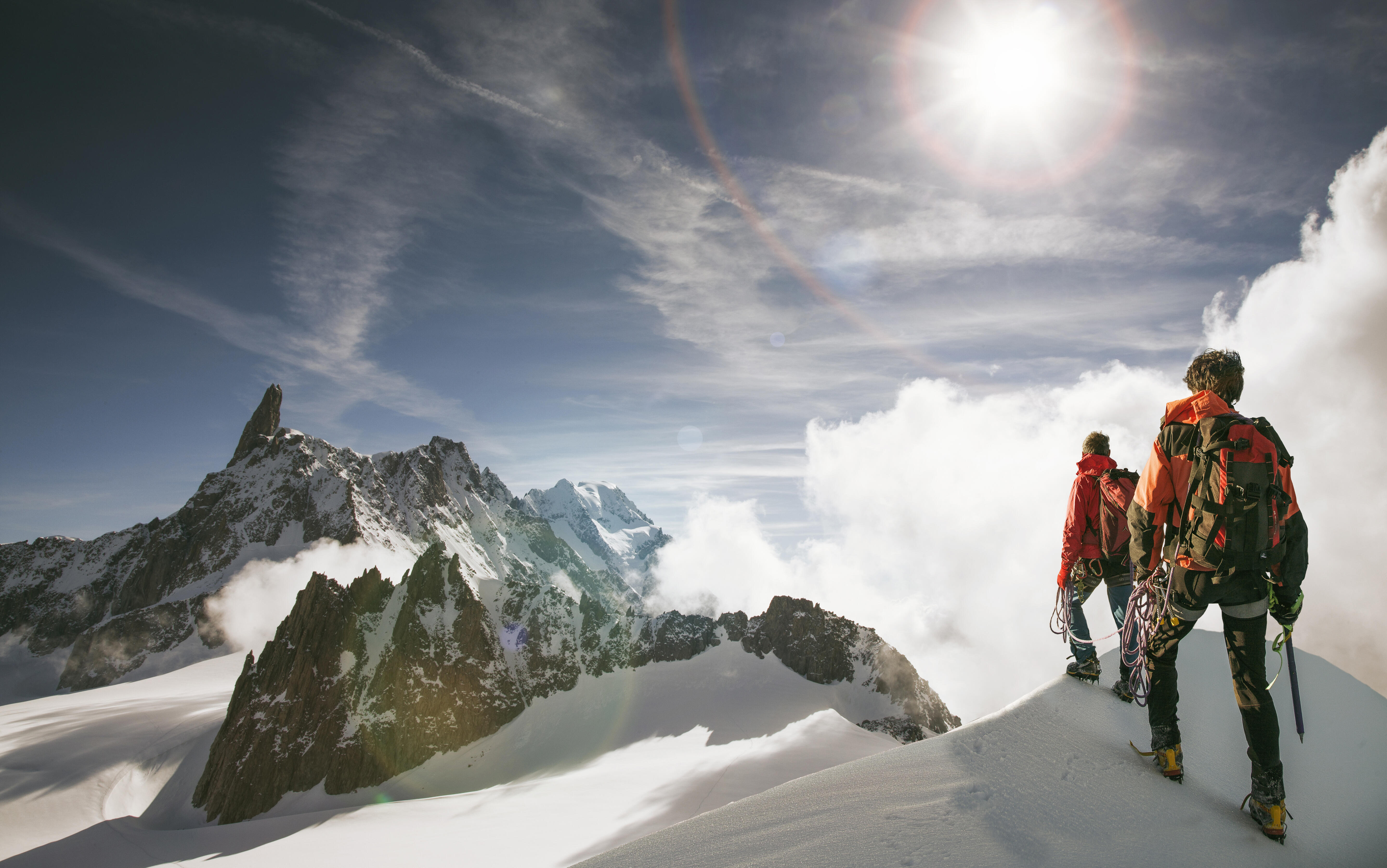 High up in the mountains. Альпинисты в горах. Альпинист на горе. Альпинист снег горы. Заставка альпиниста.