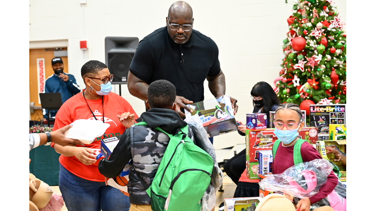 Shaq-A-Claus And Pepsi Stronger Together Surprise Atlanta School With Toys & Treats