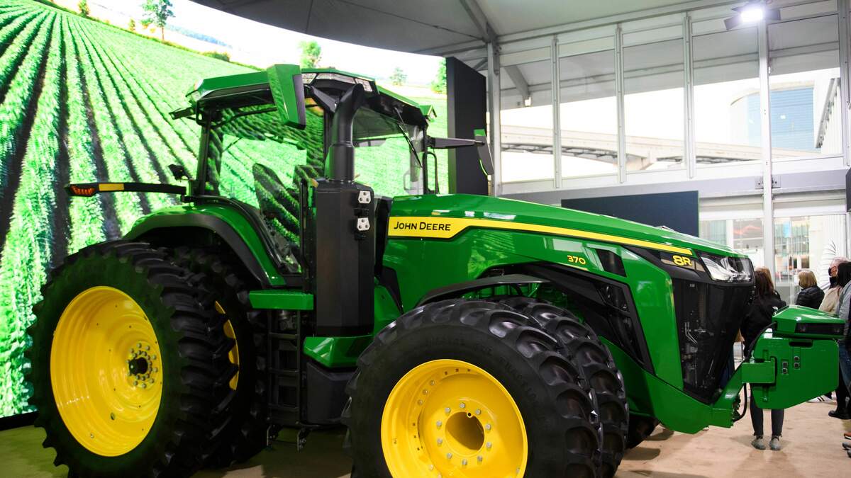 John Deere introduces first fully autonomous tractor NEWSRADIO 1040