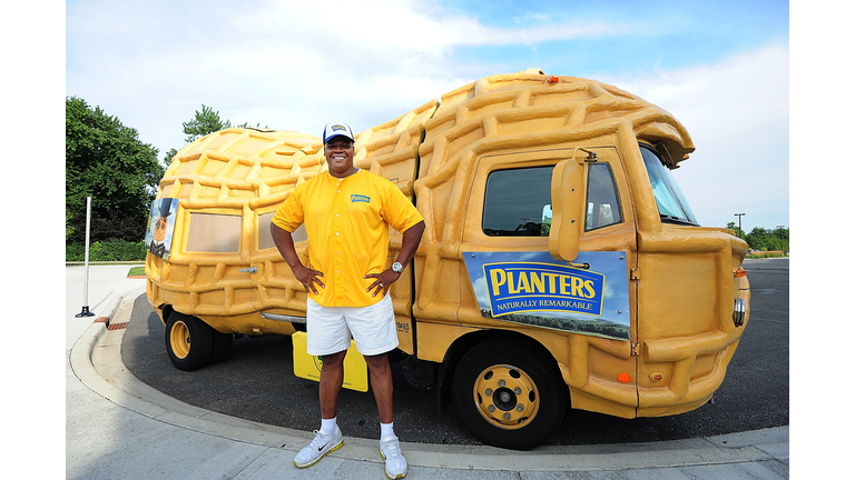 Frank Thomas & Mr. Peanut Surprise Softball Team Celebrate Four New Peanut Flavors