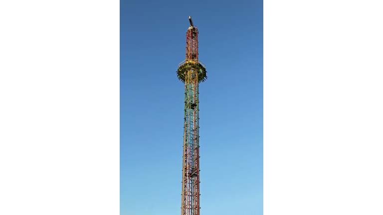 Drop tower ride
