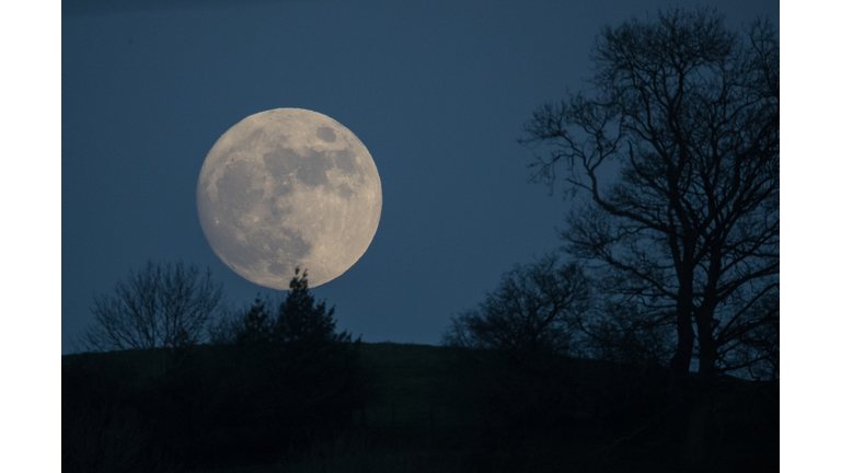 Wolf Moon Rises Over Glastonbury Ahead Of Met Office Severe Weather Warnings