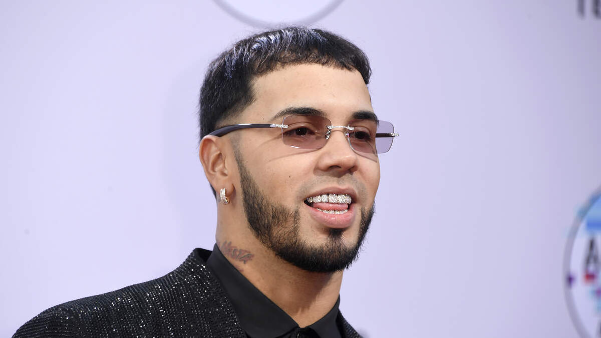 Descubre a quién trae Anuel como fondo de pantalla en su teléfono |  American Top 40