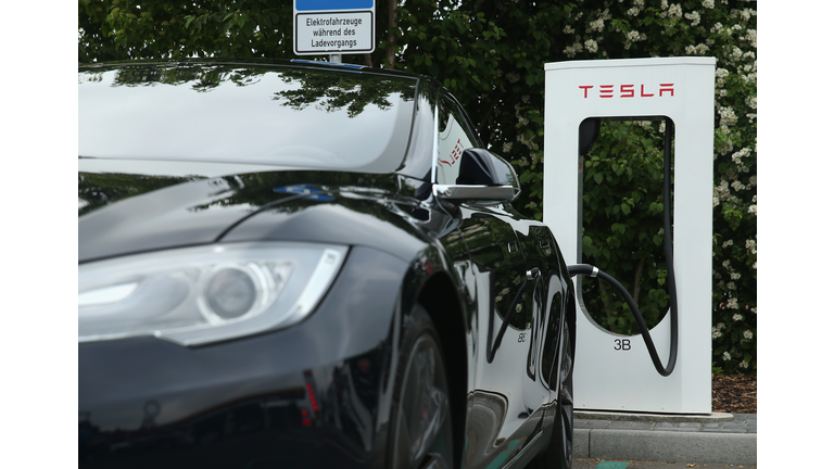 Tesla Offers Charging Stations On German Highways