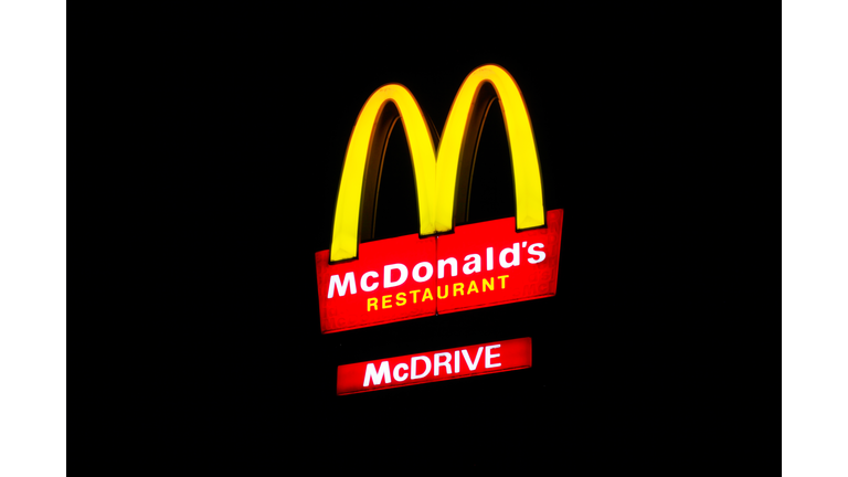 Mc Donalds sign at night
