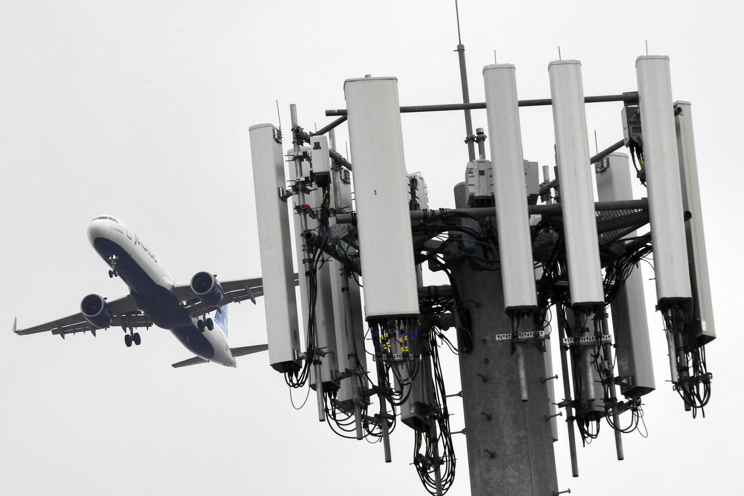 US-AVIATION-TELECOMMUNICATION