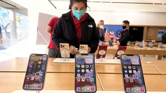 Apple iPhone New Face ID Feature Is A GAME CHANGER!