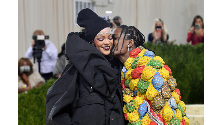 TOPSHOT-US-ENTERTAINMENT-FASHION-METGALA-CELEBRITY-MUSEUM-PEOPLE