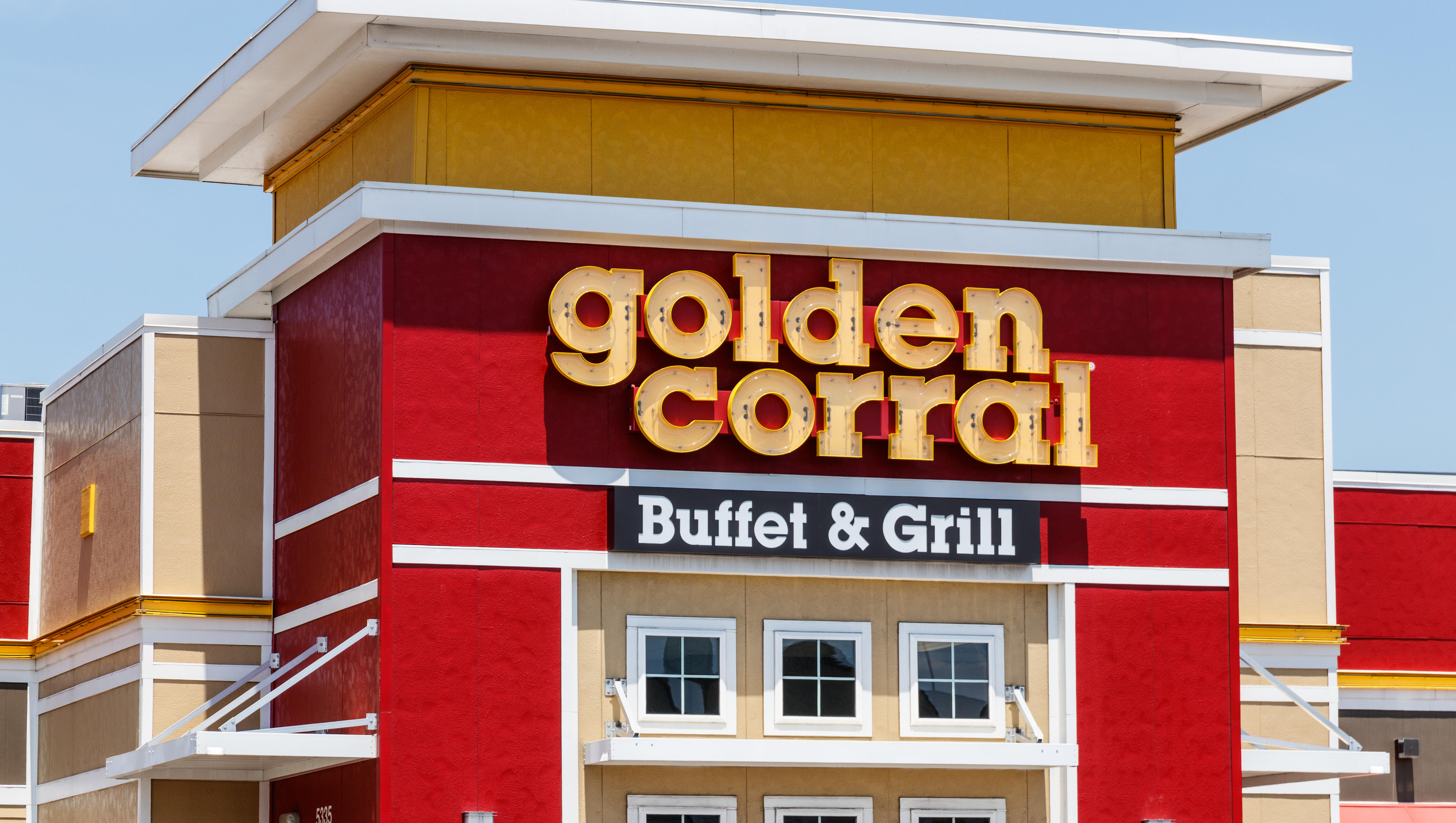Woman Who Didn't Know She Was Pregnant Gives Birth at Golden Corral 