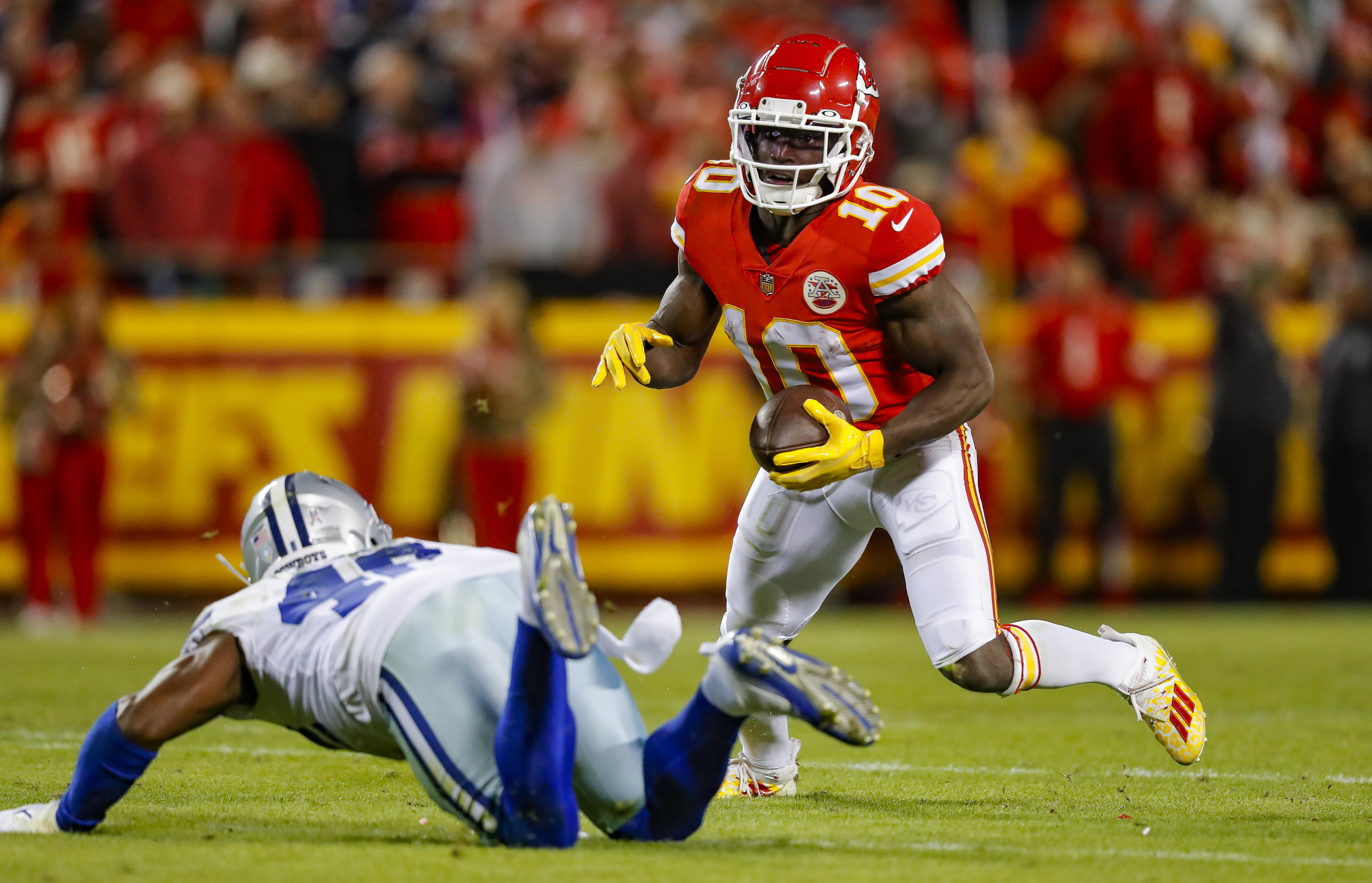 WATCH: Chiefs Tyreek Hill LOSES Fastest Man Challenge At Pro Bowl To ...