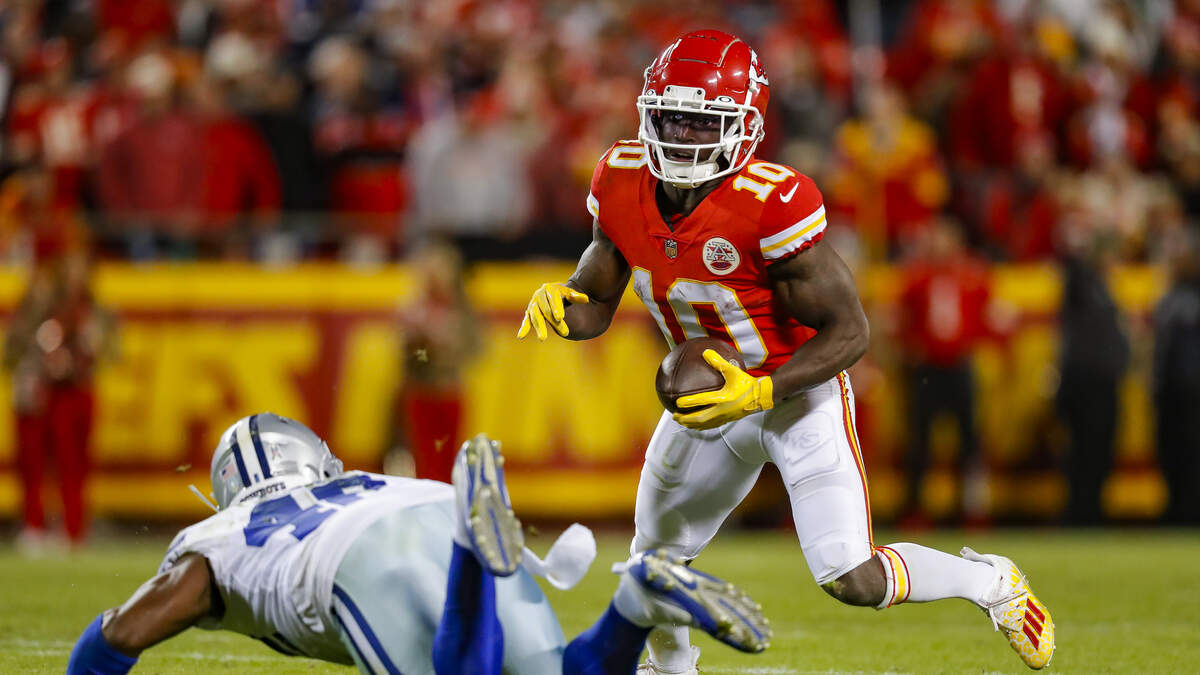 WATCH: Chiefs Tyreek Hill LOSES Fastest Man Challenge At Pro Bowl To ...