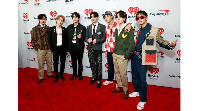 iHeartRadio 102.7 KIIS FM Jingle Ball – PRESS ROOM