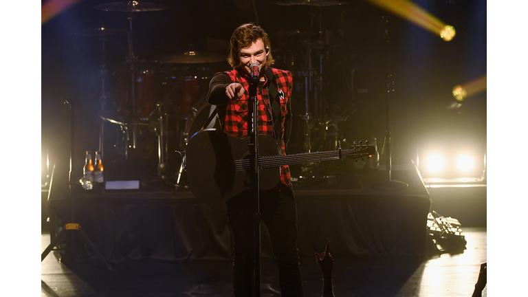 Morgan Wallen Crowd at Sold Out at Madison Square Garden show chants "USA"