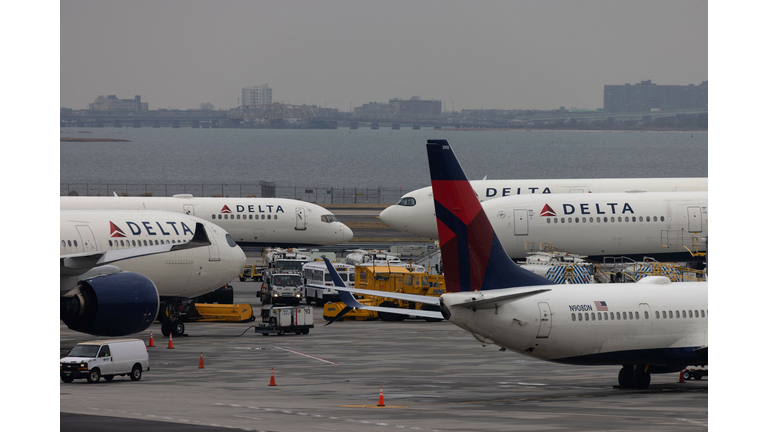 US-virus-HEALTH-aviation-HOLIDAY-TRAVEL