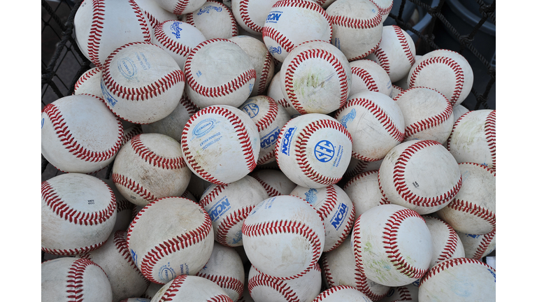 College World Series - Vanderbilt v Virginia - Game One