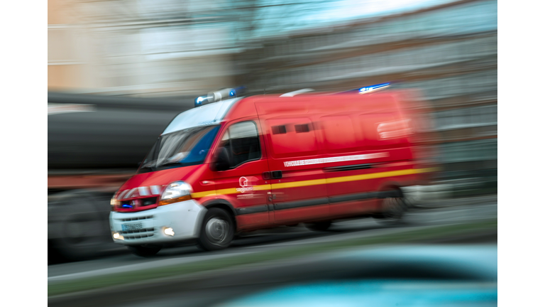 FRANCE-FIREMEN-ILLUSTRATION