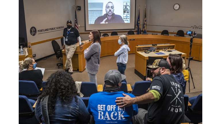 Sarasota School Board approves new policy restricting comments at Meetings 